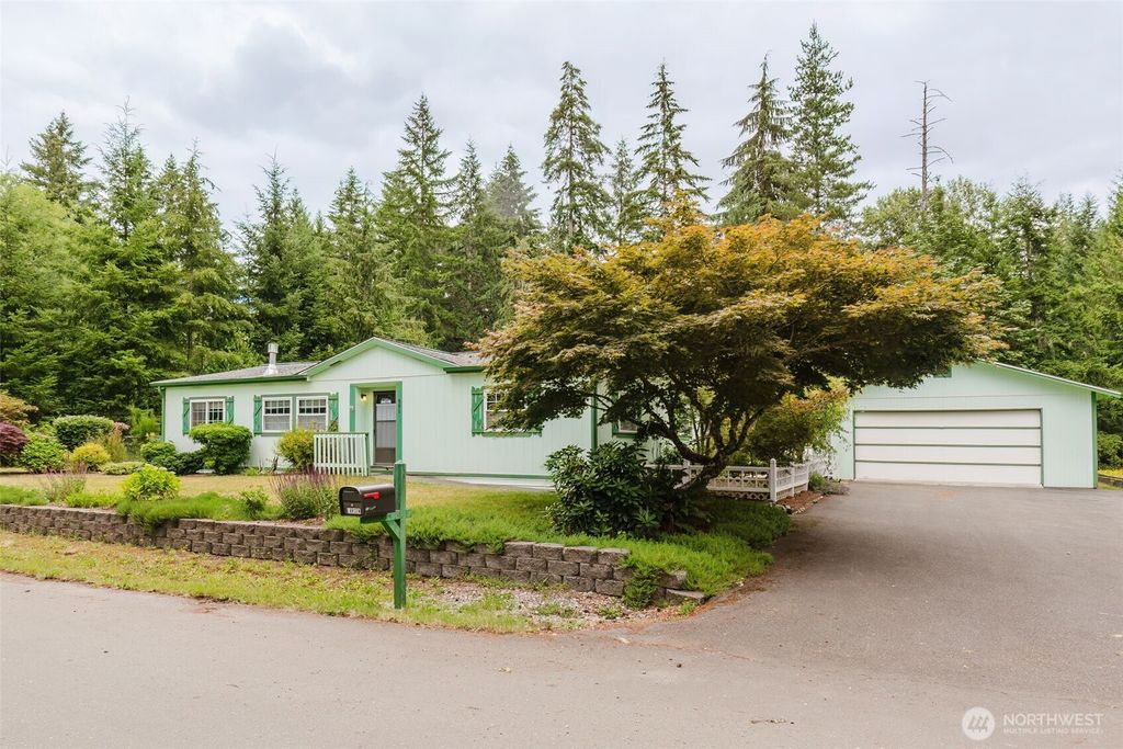 881 E Cedar Street, Belfair, WA 98528