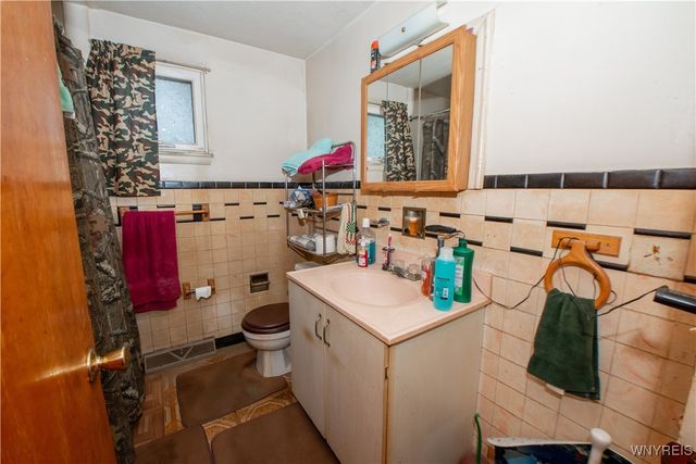 680 Dick Road, Cheektowaga, NY 14225