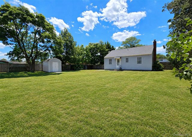9 McGaw Avenue, Lake Grove, NY 11755