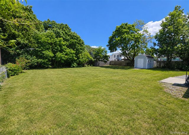 9 McGaw Avenue, Lake Grove, NY 11755