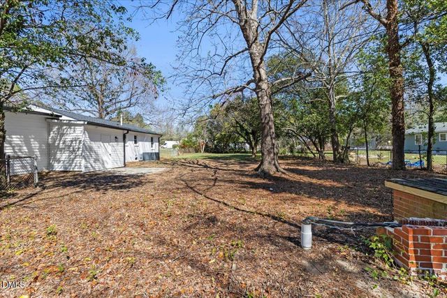 2205 Dixie Trail, Fayetteville, NC 28306