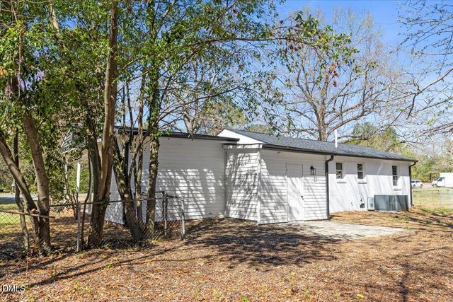 2205 Dixie Trail, Fayetteville, NC 28306