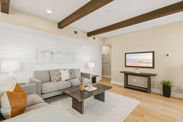 1601 San Remo Place 101, Encinitas, CA 92024