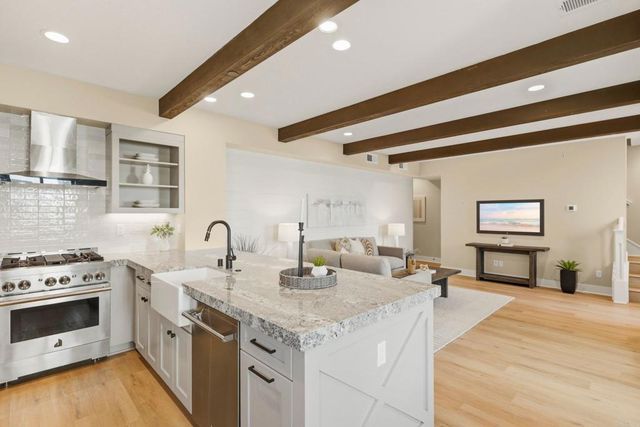 1601 San Remo Place 101, Encinitas, CA 92024