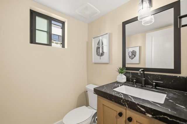 1601 San Remo Place 101, Encinitas, CA 92024