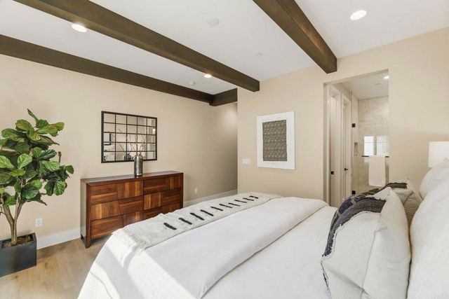 1601 San Remo Place 101, Encinitas, CA 92024