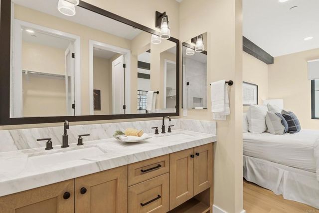 1601 San Remo Place 101, Encinitas, CA 92024