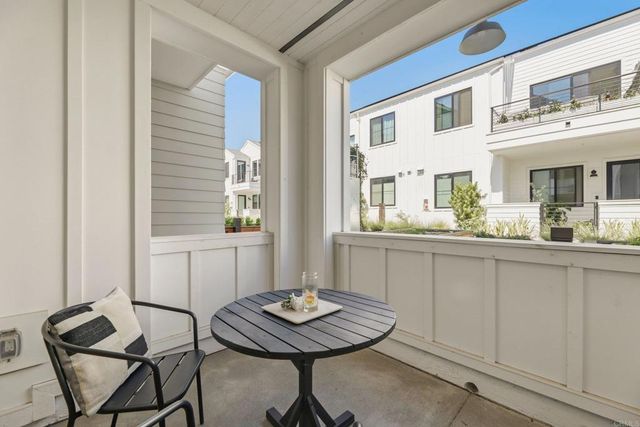 1601 San Remo Place 101, Encinitas, CA 92024