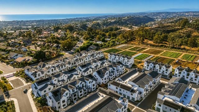 1601 San Remo Place 101, Encinitas, CA 92024