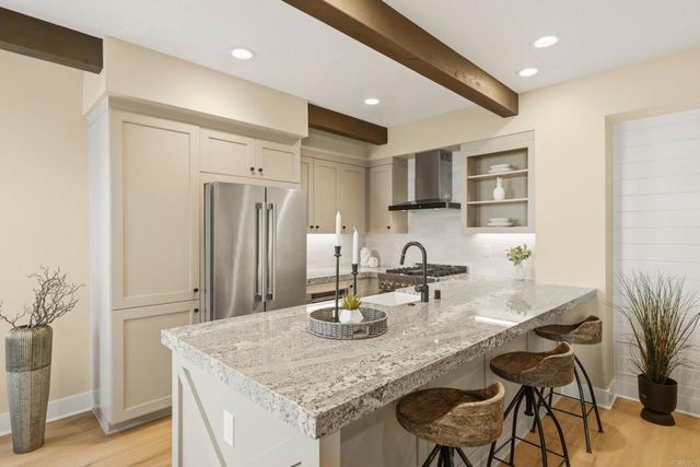 1601 San Remo Place 101, Encinitas, CA 92024