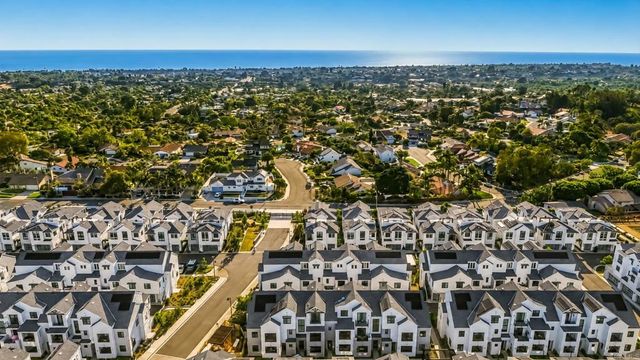 1601 San Remo Place 101, Encinitas, CA 92024