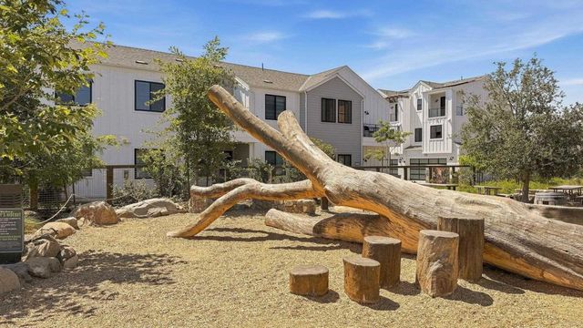 1601 San Remo Place 101, Encinitas, CA 92024