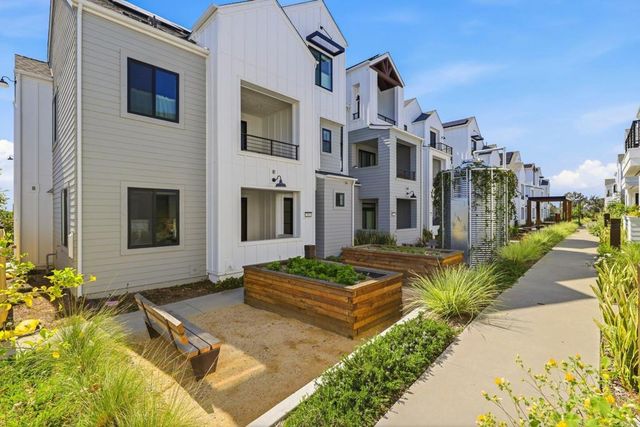 1601 San Remo Place 101, Encinitas, CA 92024