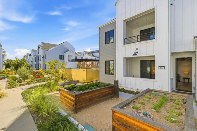 1601 San Remo Place 101, Encinitas, CA 92024