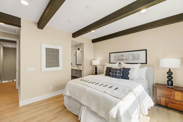 1601 San Remo Place 101, Encinitas, CA 92024