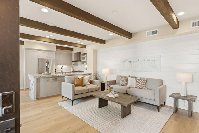 1601 San Remo Place 101, Encinitas, CA 92024