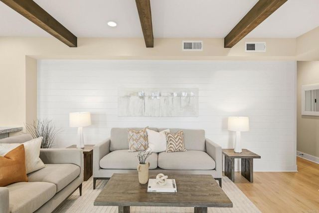 1601 San Remo Place 101, Encinitas, CA 92024