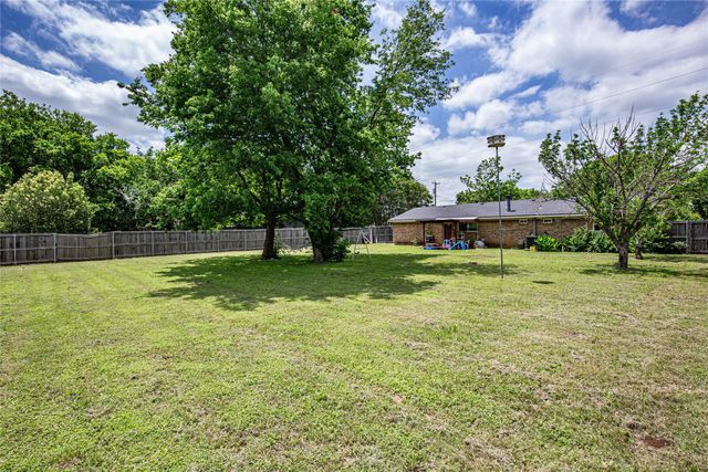 817 S Old Temple Road, Lorena, TX 76655