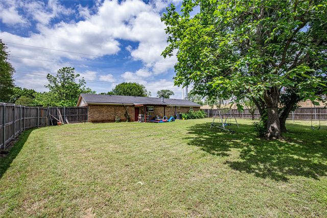 817 S Old Temple Road, Lorena, TX 76655