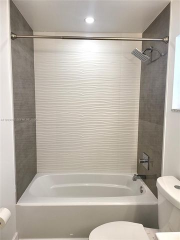 9723 N New River Canal Road 416, Plantation, FL 33324