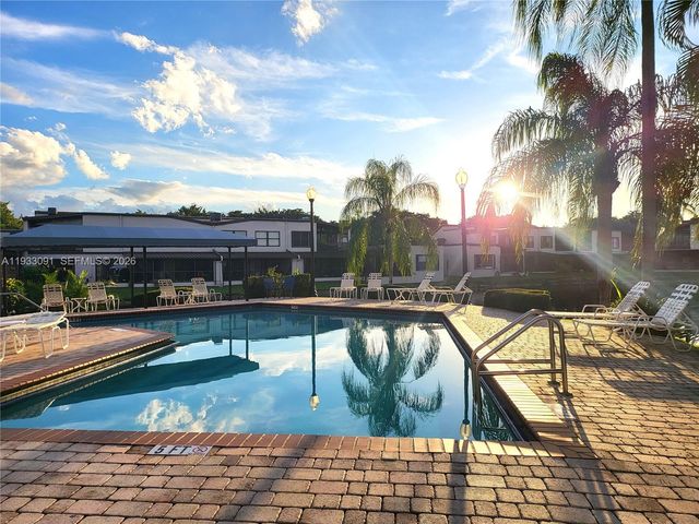 9723 N New River Canal Road 416, Plantation, FL 33324