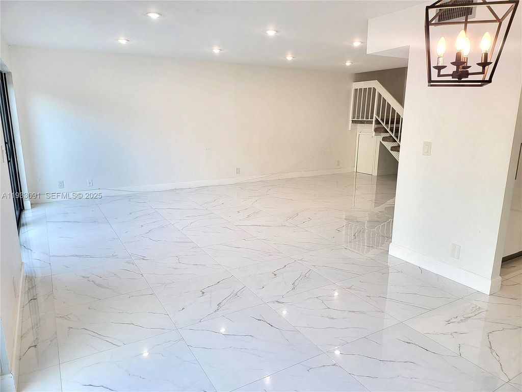 Image 11 of property listing at 9723 N New River Canal Road 416, Plantation, FL 33324