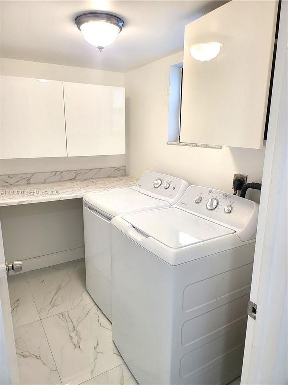 Image 14 of property listing at 9723 N New River Canal Road 416, Plantation, FL 33324