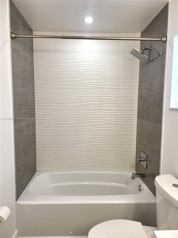 Image 22 of property listing at 9723 N New River Canal Road 416, Plantation, FL 33324