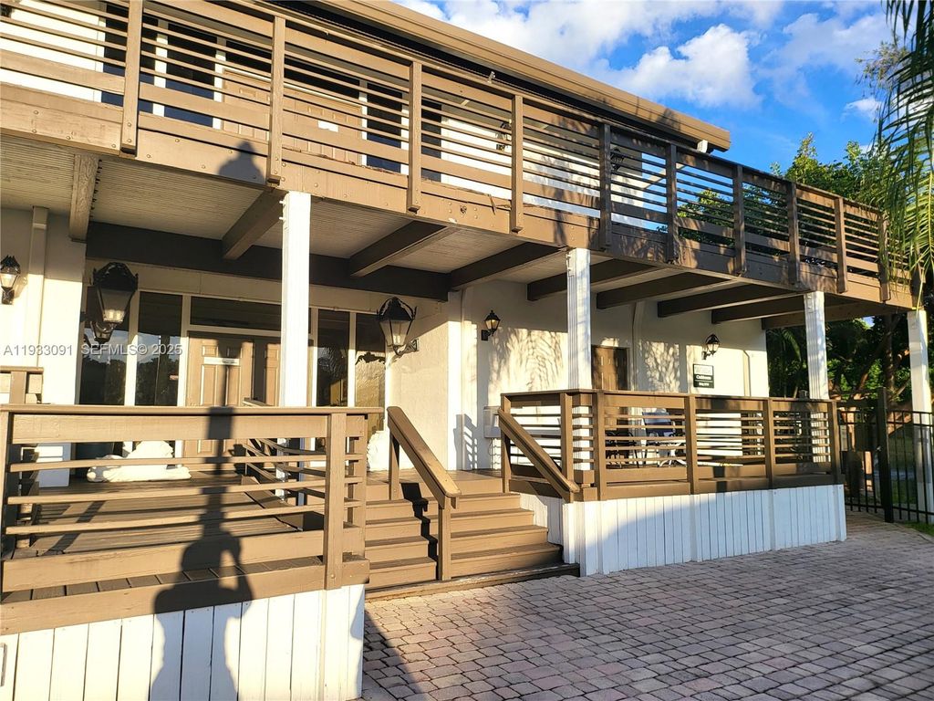 Image 41 of property listing at 9723 N New River Canal Road 416, Plantation, FL 33324