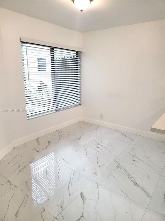 Image 7 of property listing at 9723 N New River Canal Road 416, Plantation, FL 33324