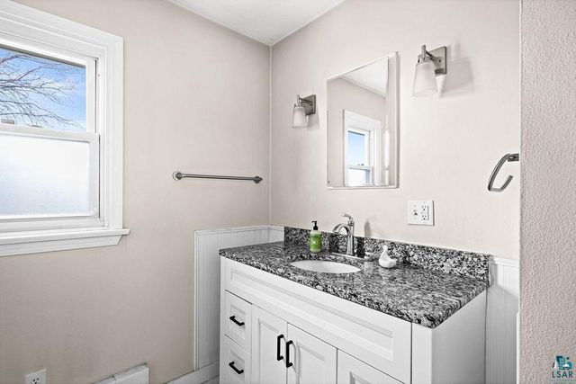 63 7th St, Superior, WI 54880