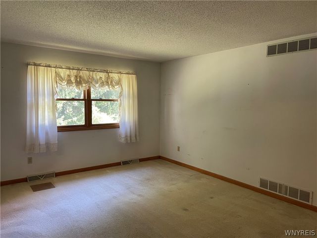 62 Lees 62, Elma, NY 14059