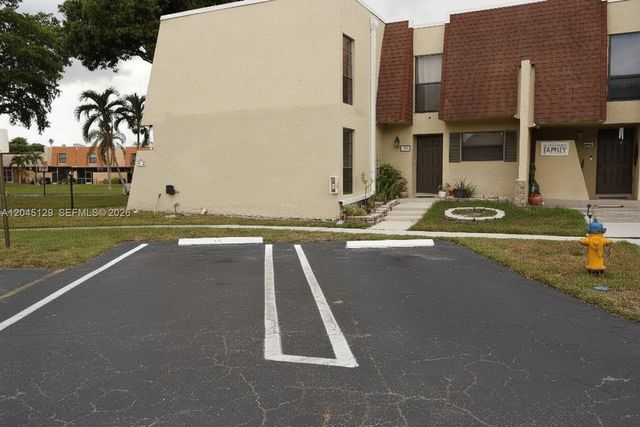 8985 Palm Tree Lane 8985, Pembroke Pines, FL 33024
