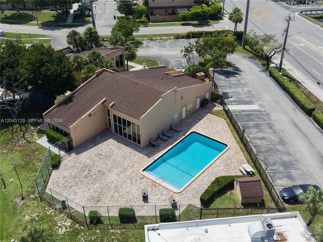 8985 Palm Tree Lane 8985, Pembroke Pines, FL 33024