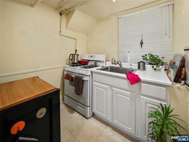 520 Schuyler Avenue, Kearny, NJ 07032