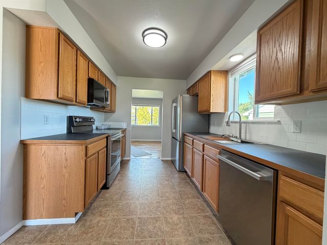 2310 N Upriver Ct, Spokane, WA 99217