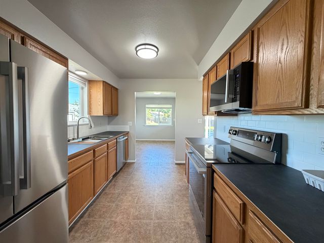 2310 N Upriver Ct, Spokane, WA 99217