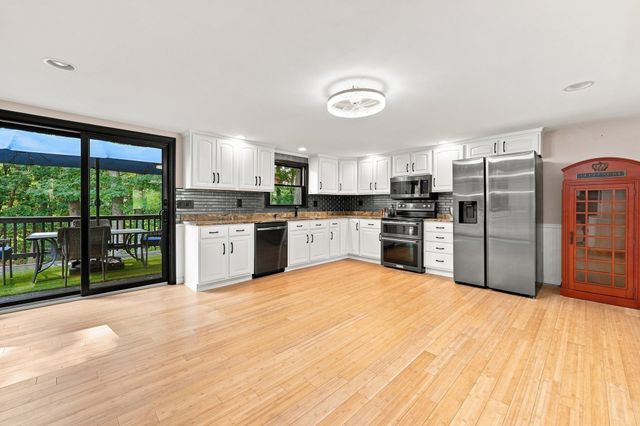 26 Glen Forest Lane, Methuen, MA 01844