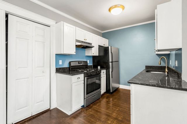 65 Palmer St 3, Salem, MA 01970