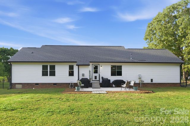 723 Pinehaven Circle, Clover, SC 29710