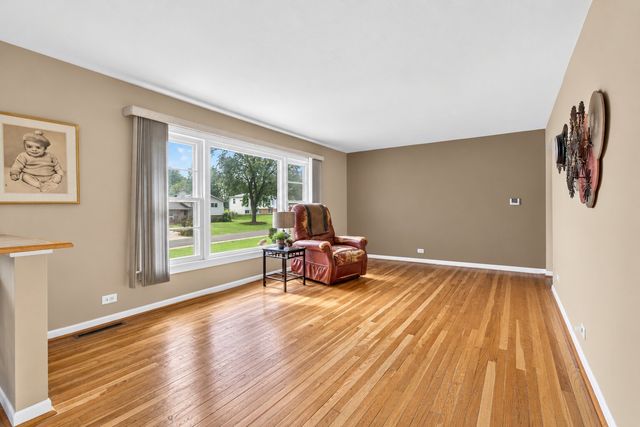 2N266 Prairie Avenue, Glen Ellyn, IL 60137