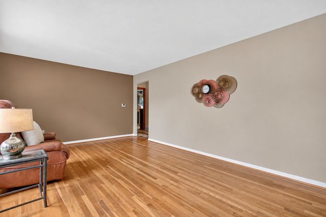 2N266 Prairie Avenue, Glen Ellyn, IL 60137