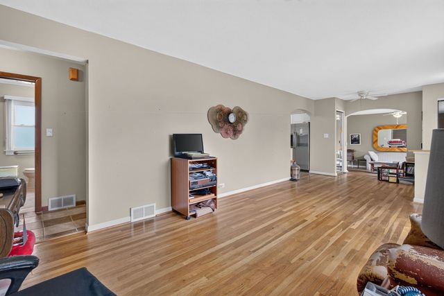 2N266 Prairie Avenue, Glen Ellyn, IL 60137