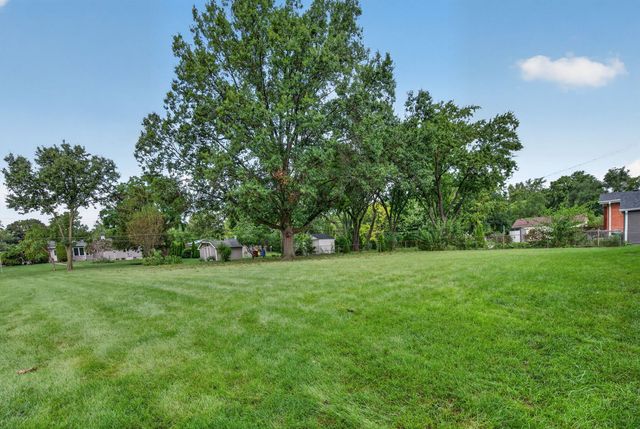 2N266 Prairie Avenue, Glen Ellyn, IL 60137