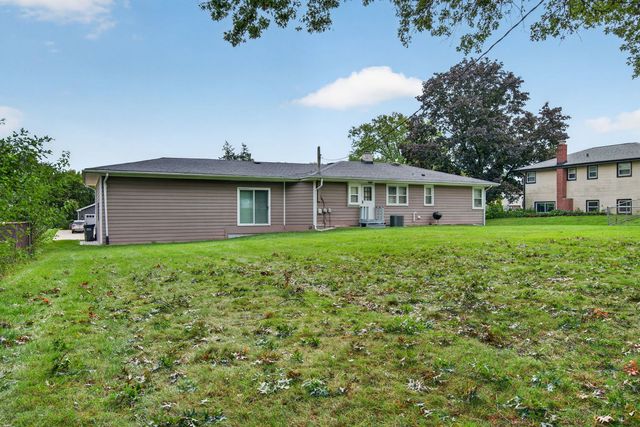 2N266 Prairie Avenue, Glen Ellyn, IL 60137