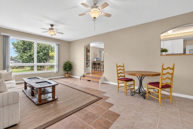2N266 Prairie Avenue, Glen Ellyn, IL 60137