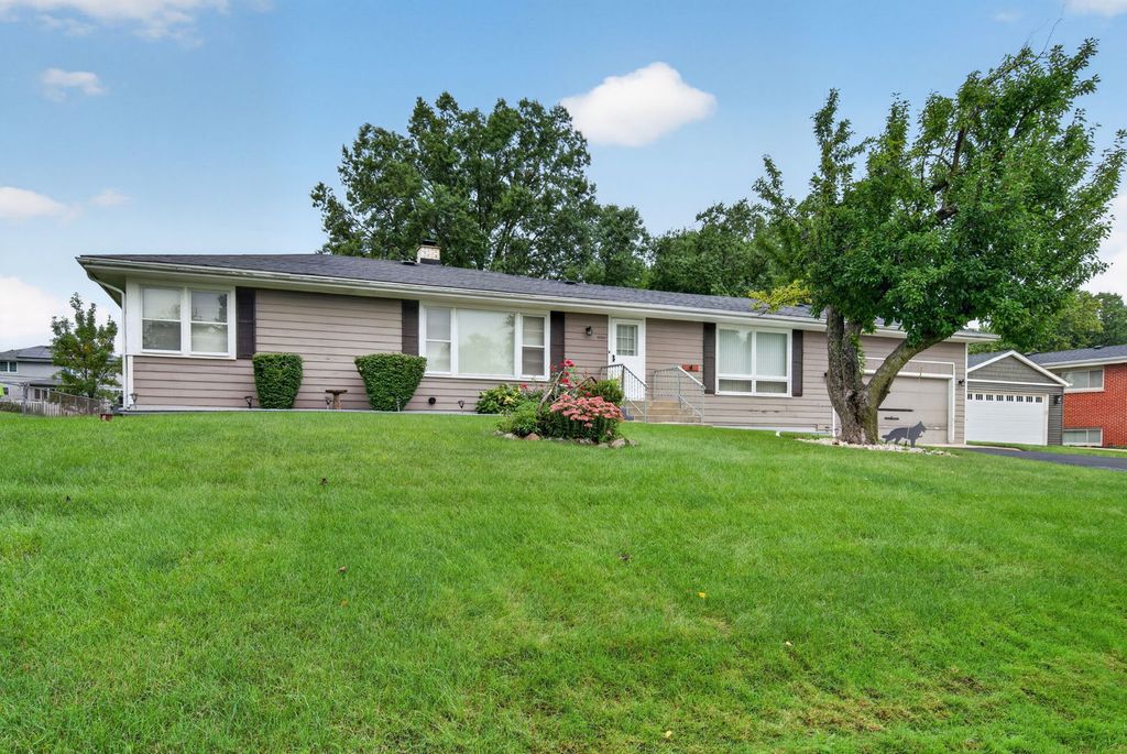 2N266 Prairie Avenue, Glen Ellyn, IL 60137
