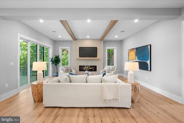 921 22ND ST S, Arlington, VA 22202