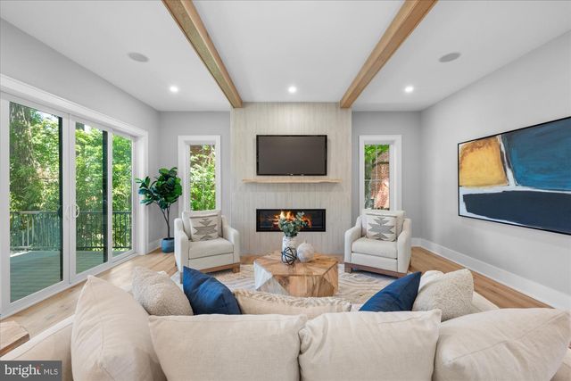 921 22ND ST S, Arlington, VA 22202