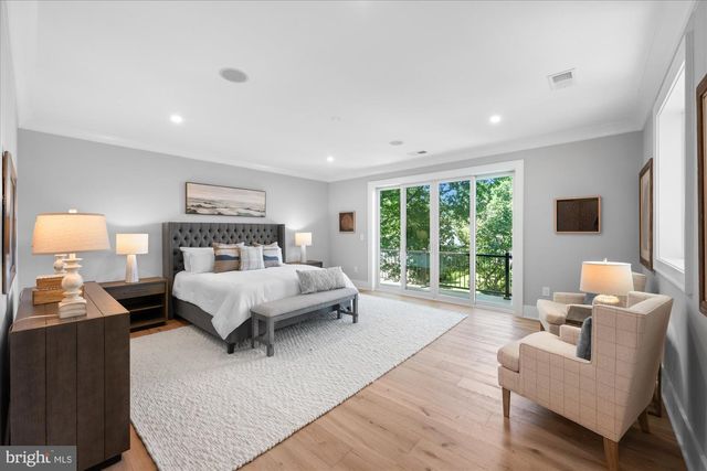 921 22ND ST S, Arlington, VA 22202